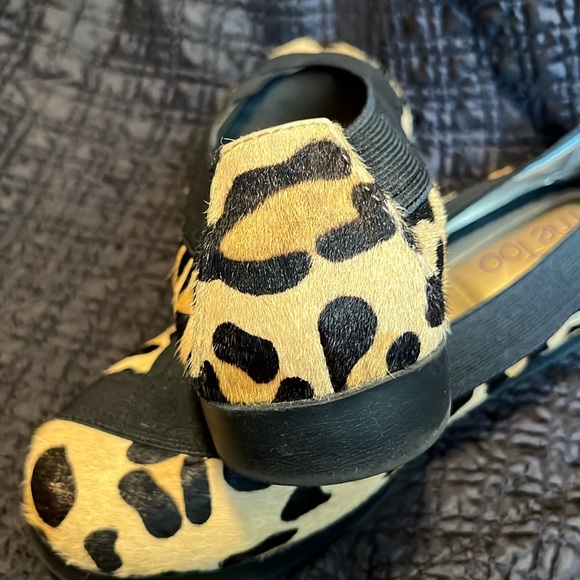 Me Too slip on shoes size 6 leopard print - Picture 2 of 4